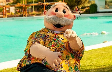El inconfundible estilo del Dr. Simi: 10 de sus trajes más icónicos y su impacto en redes sociales