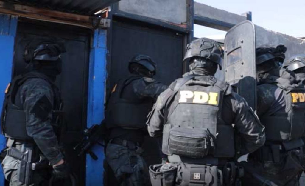 PDI detiene a dos menores extranjeros que lideraban banda de turbazos en la RM