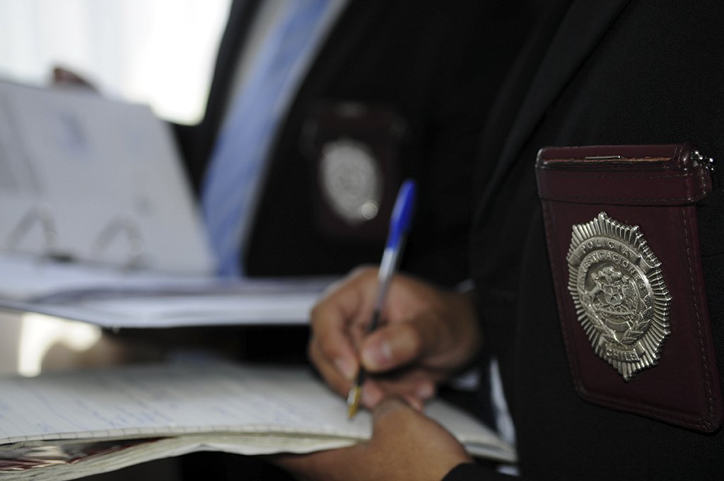 PDI detuvo a imputado por homicidio frustrado con arma cortopunzante en Arica