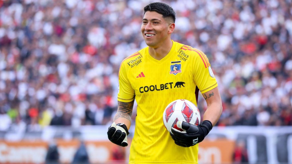 Brayan Cortés, el arquero codiciado: Peñarol espera solo luz verde de Colo Colo