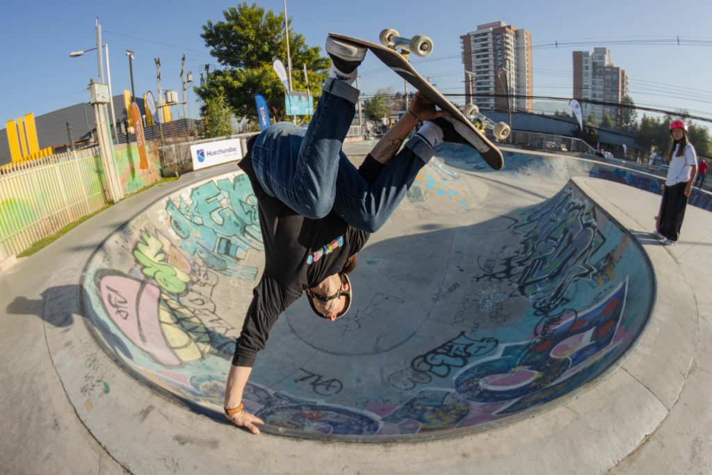 Campeona de skate imparte clase gratuita para jóvenes de Huechuraba