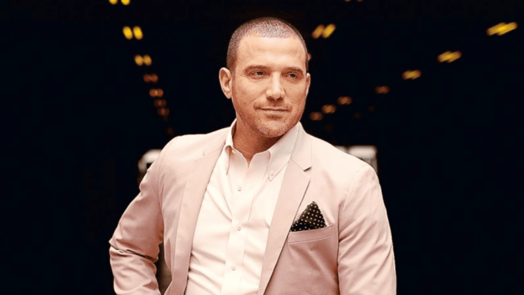 Julián Elfenbein suena fuerte como animador del nuevo estelar de baile de CHV: ¿regresa al horario prime?