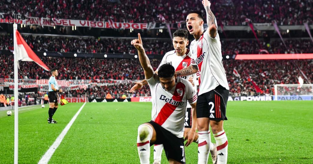 Maximiliano Salas hace un homenaje al 'Matador' tras marcar primer gol en River Plate
