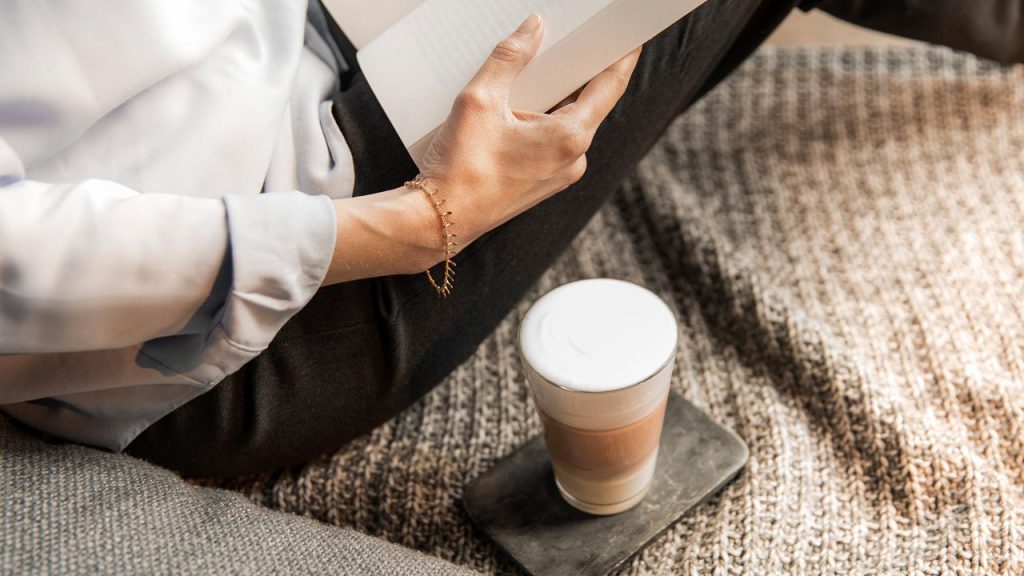 Cinco minutos, un café y tú: El ritual matutino que puede cambiar tu día