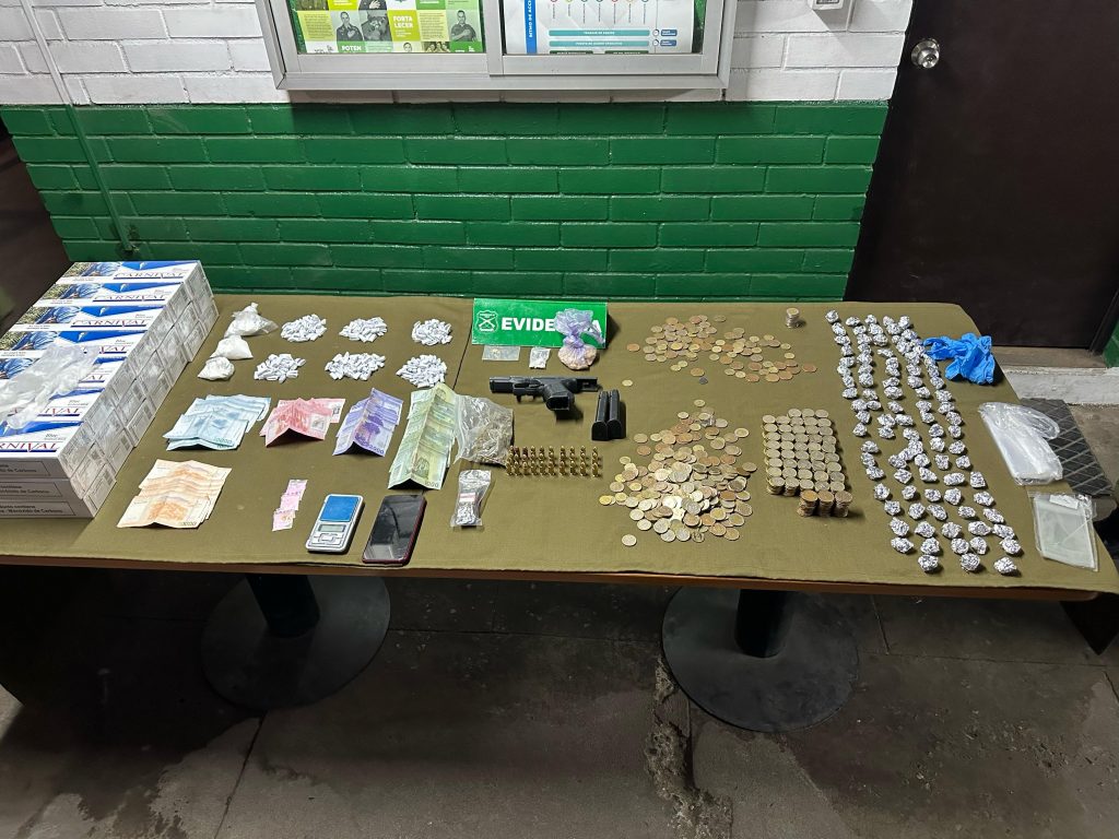 Carabineros detuvo a sujeto por porte ilegal de arma de fuego y drogas