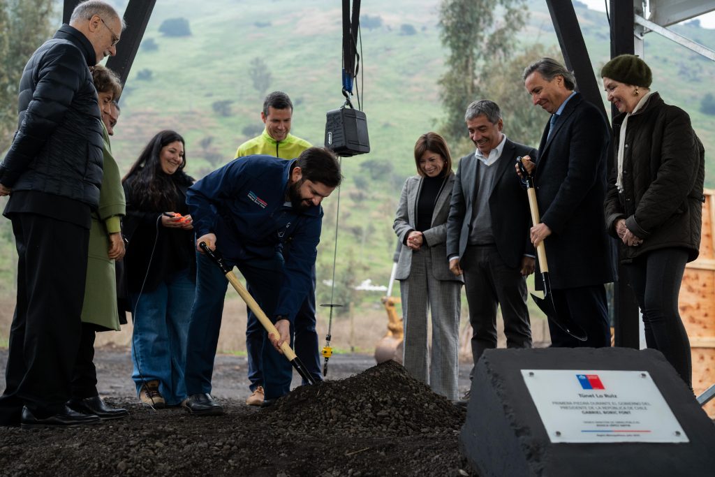 Presidente Boric encabeza ceremonia de primera piedra del Túnel Lo Ruiz