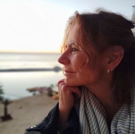 Lejos de la TV, Kathy Salosny reflexiona sobre el amor y su estilo de vida libre