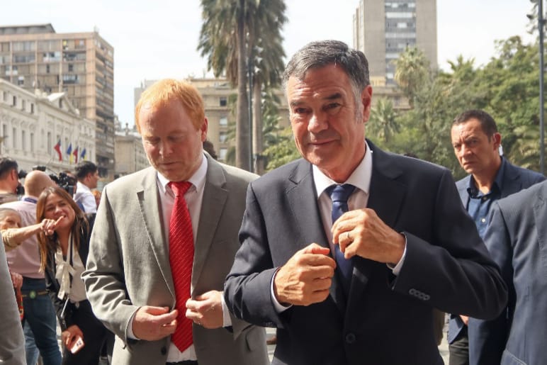 Presidente del Senado junto a senador Rojo Edwards solicitan 