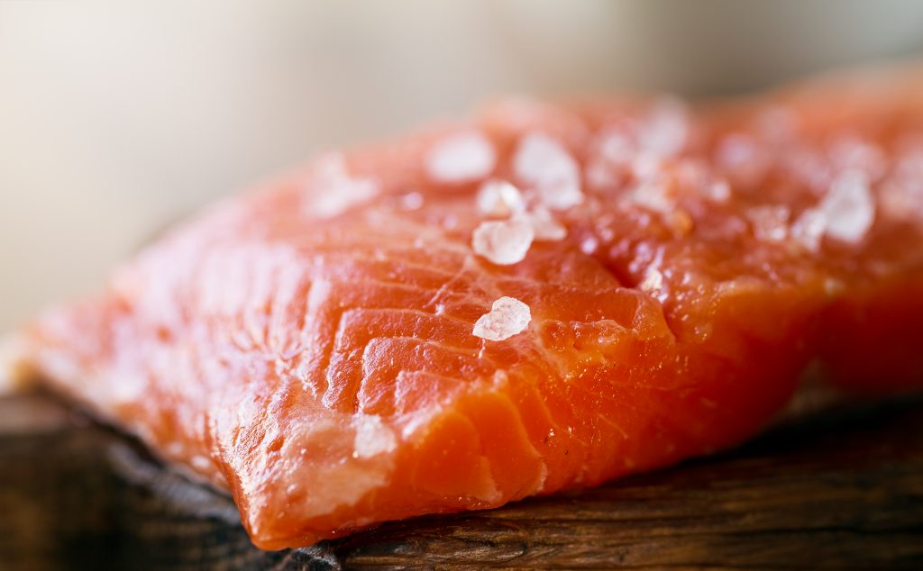 Minsal emite alerta sanitaria por presencia de listeria en salmón ahumado: Revisa la marca y lote afectado
