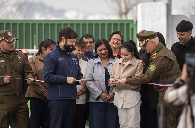 Presidente Boric inaugura tenencia en La Pintana en honor a mártir de Carabineros