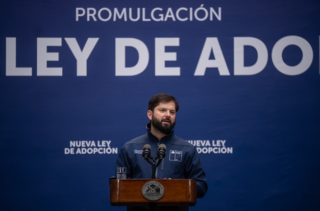 Presidente Boric promulga nueva Ley de Adopción