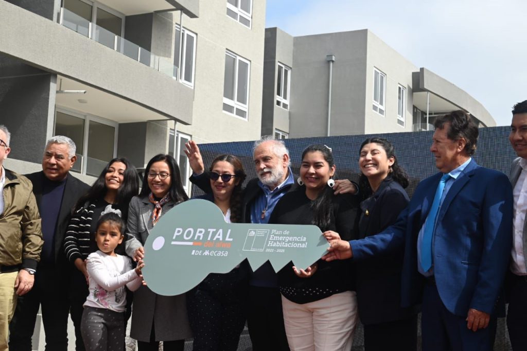 Ministro Montes visita Arica y entrega 344 nuevas viviendas