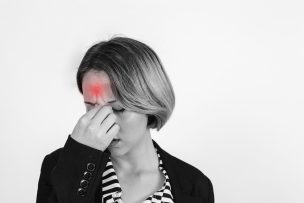 Migraña: qué hacer ante los primeros síntomas y cómo aliviarla rápidamente