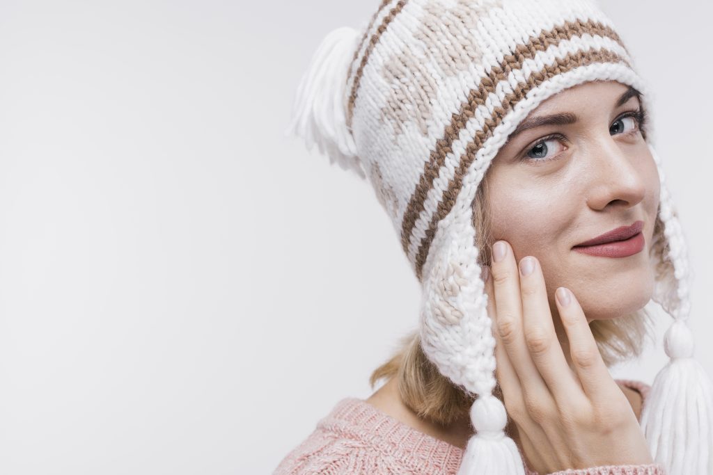 Frío, capas y calefacción: Los enemigos silenciosos de la salud de tu piel en invierno