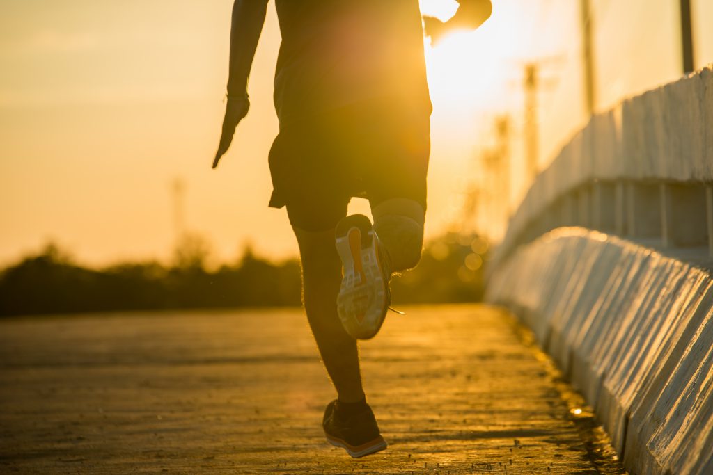 Coquimbo: PDI invita a correr en playa Peñuelas con el ganador de la Maratón de Santiago 2025