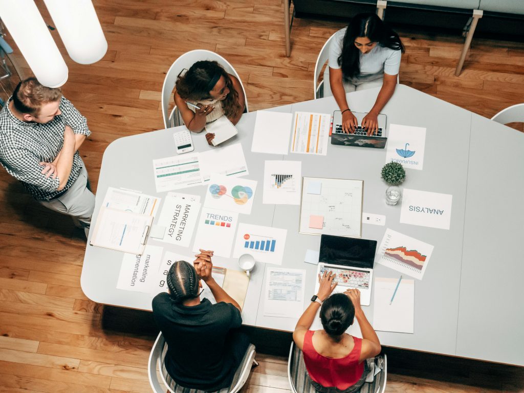 ¿Estás sin trabajo? Más de 300 empleos tecnológicos disponibles para chilenos en todo Latam