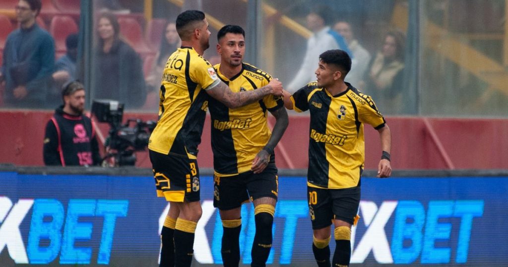 Coquimbo Unido vence a la UC y se afirma en el liderato del torneo