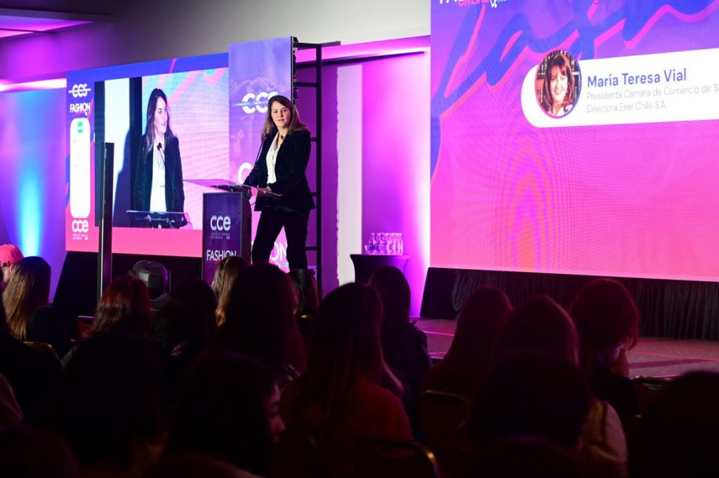 CCS: Fashion Online 2025 revela que el 65% de los chilenos ya compra ropa por internet mensualmente
