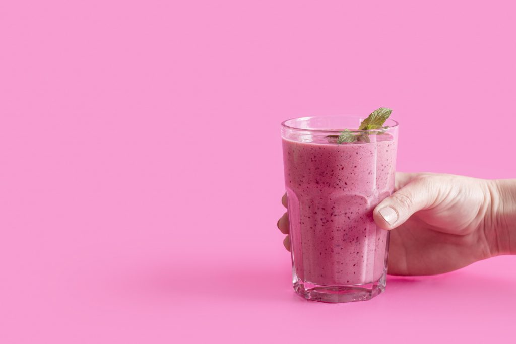 Desayuno rápido y saludable: smoothie de frutas natural en solo 5 minutos