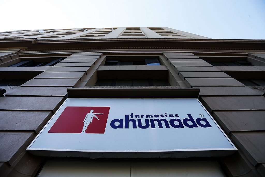 Farmacias Ahumada pagará compensación de casi $1000 millones por colusión de medicamentos