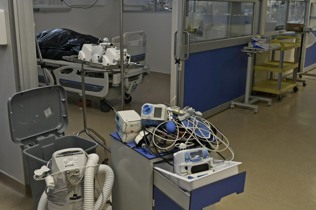 Alza de virus respiratorios: Minsal confirma que ocupación de camas críticas supera el 91% a nivel nacional