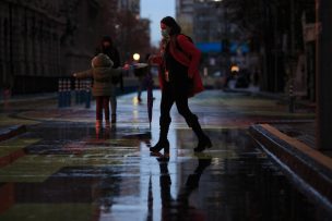 La mitad de las personas ocupadas en Chile percibieron ingresos menores o iguales a $611.162 en 2024