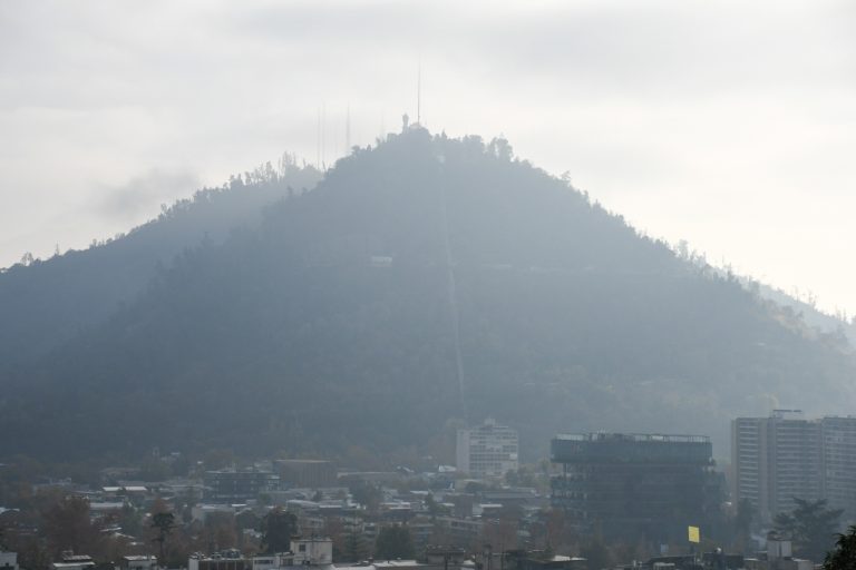Estas son las patentes con restricción vehicular este jueves en Santiago