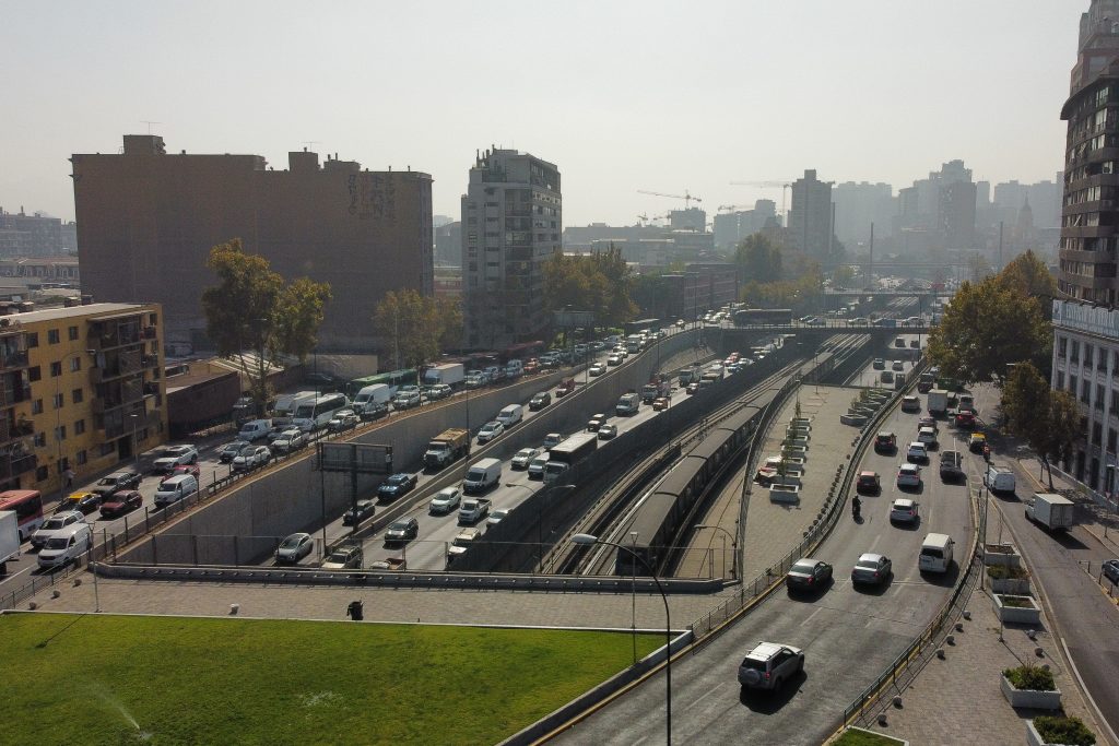 Último día de restricción vehicular: revisa las patentes que no pueden circular este viernes