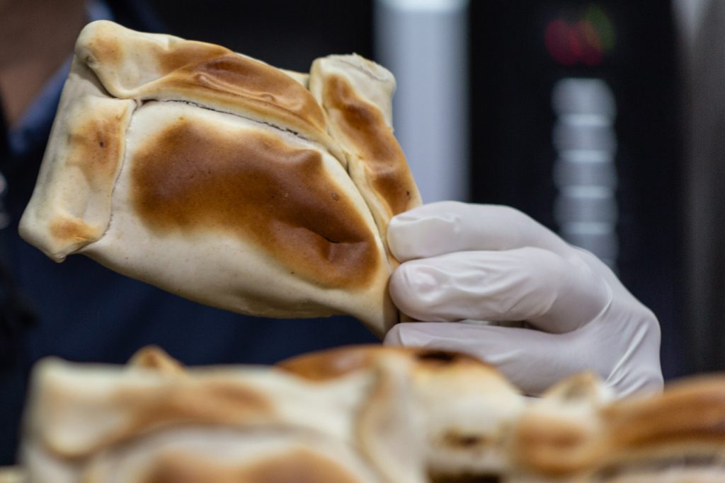 Fiestas Patrias 2025: Las 10 mejores empanadas de Santiago según la cata de Wikén