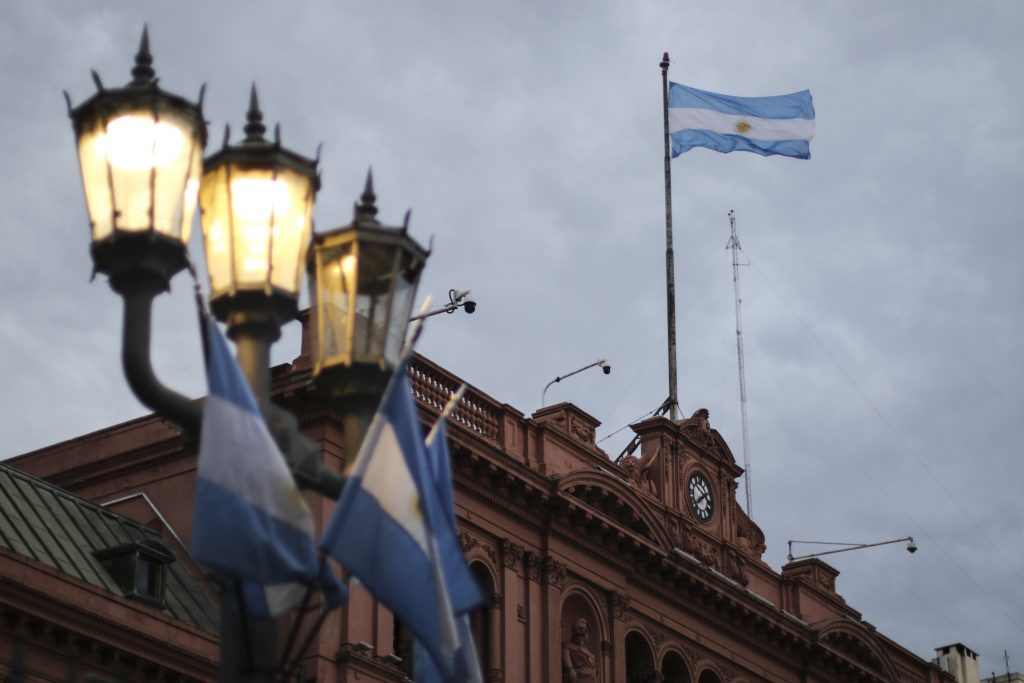 Argentina: Karina Milei y Martín Menem son evacuados de emergencia tras ataques