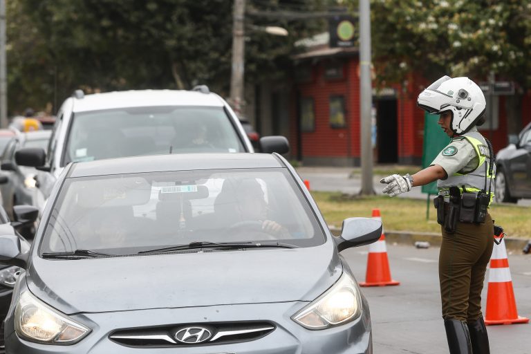 Restricción vehicular este martes: revisa qué patentes no pueden circular