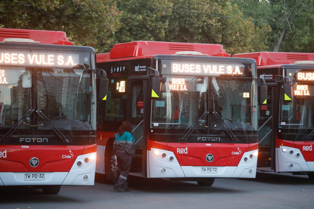 Santiago suma 176 nuevos buses eléctricos y un nuevo recorrido que conecta la zona norte con el Metro