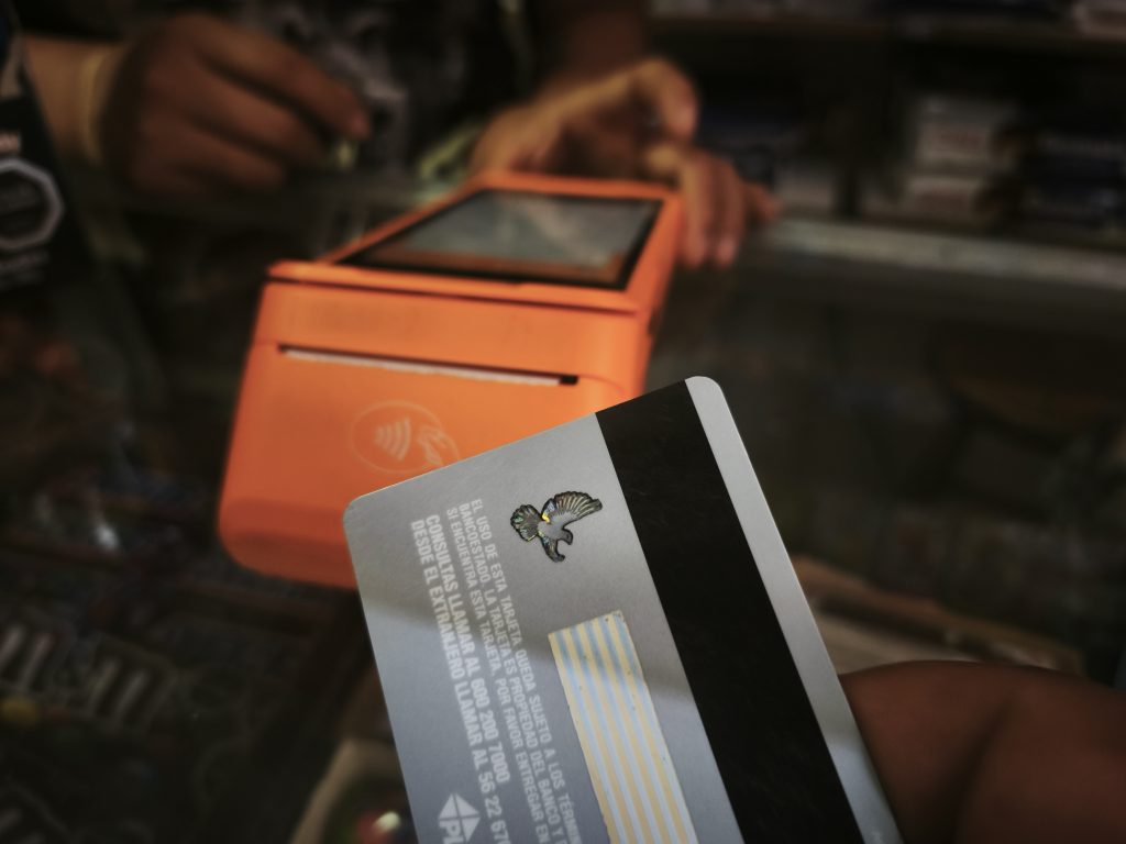 Guarde su tarjeta de coordenadas: CMF modifica plazo para su eliminación
