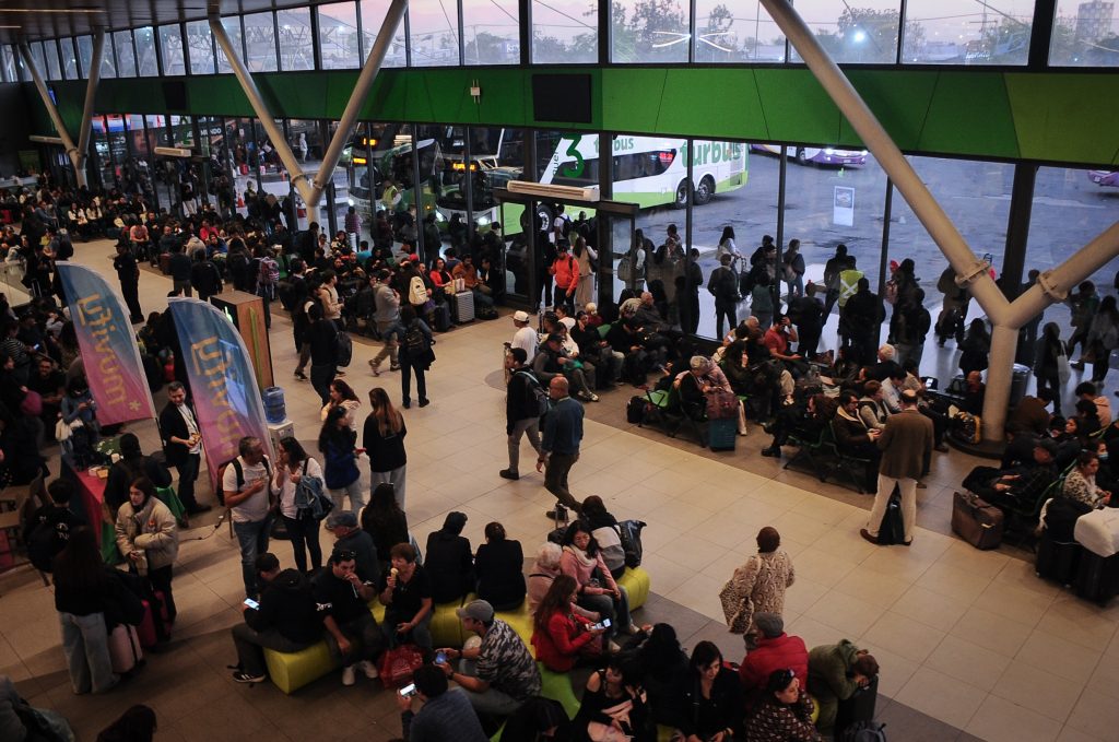 Dirección del Trabajo fiscalizará más de 200 buses interurbanos este fin de semana largo