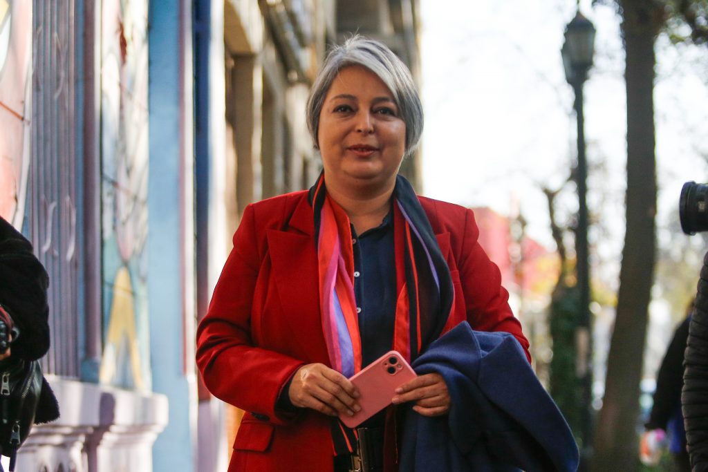 Designación de economista pro-retiro desata críticas al comando de Jeannette Jara