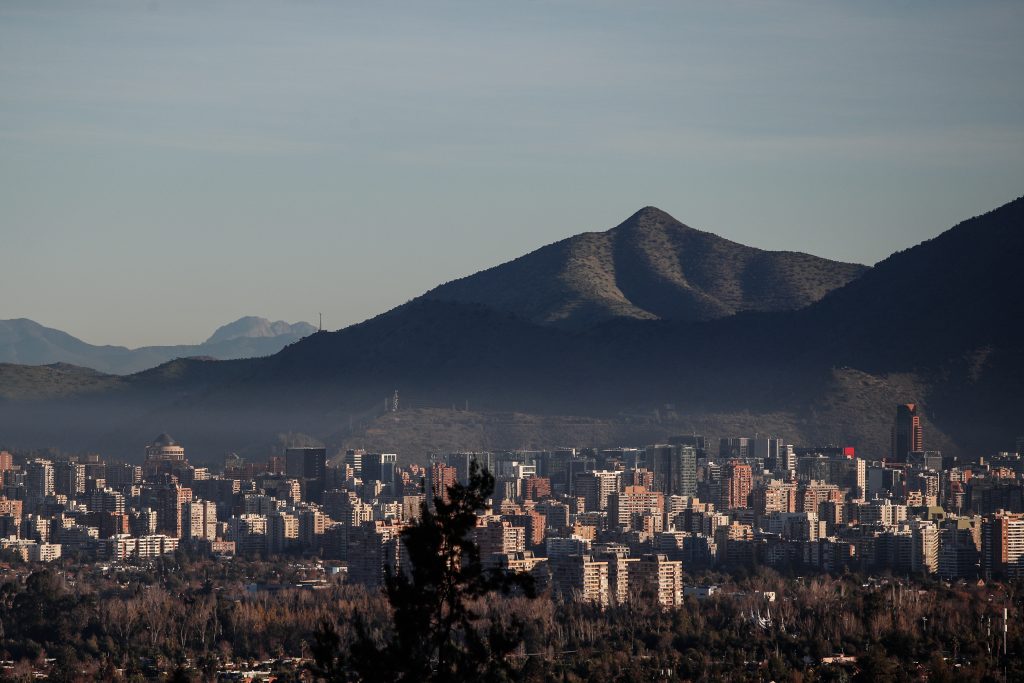 Restricción vehicular este jueves en Santiago: revisa si tu patente no puede circular