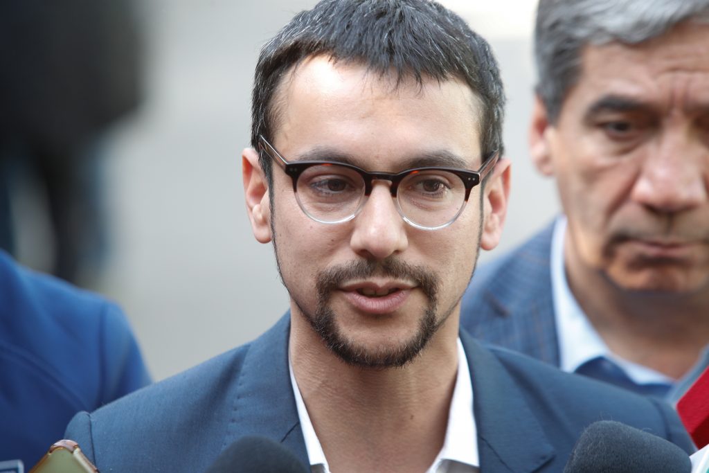 Peñalolén: alcalde Miguel Concha denunció fiesta clandestina 