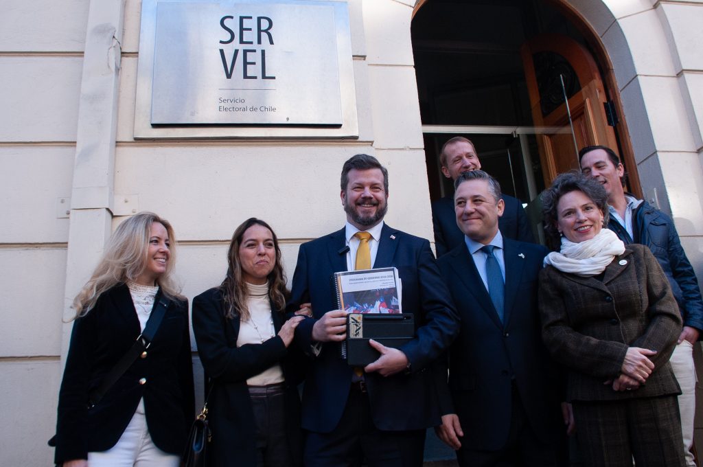 Kaiser oficializa su candidatura en el Servel: busca 