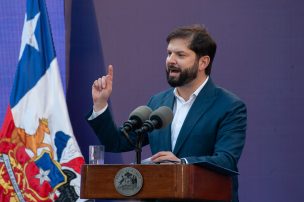 Presidente Boric condena agresiones a hinchas de U. de Chile: