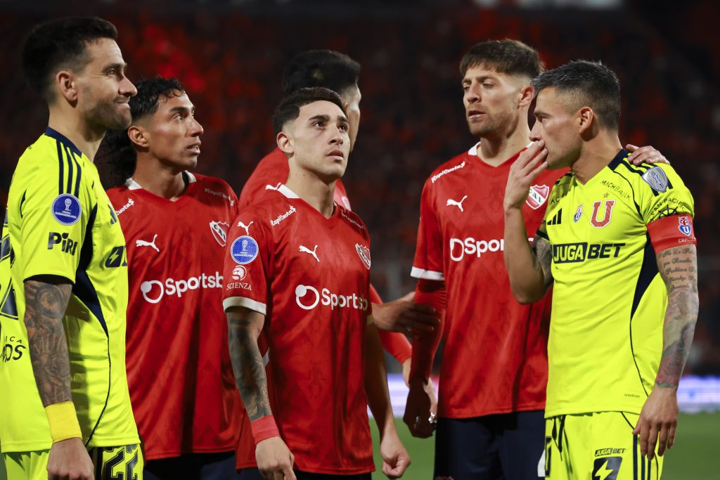 Conmebol cancela el partido entra U de Chile e Independientes tras violentos enfrentamientos entre las barras
