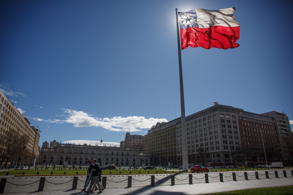 IA analiza a los ocho candidatos presidenciales y anticipa quién llegaría a La Moneda en 2026