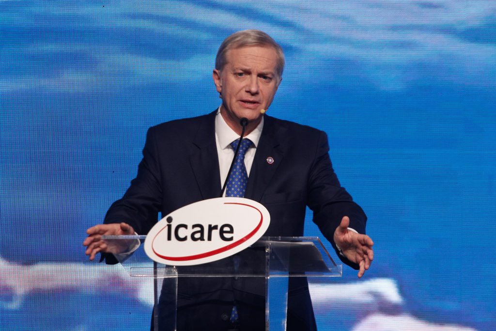 Kast critica ausencia de Jara en foro de Icare: 