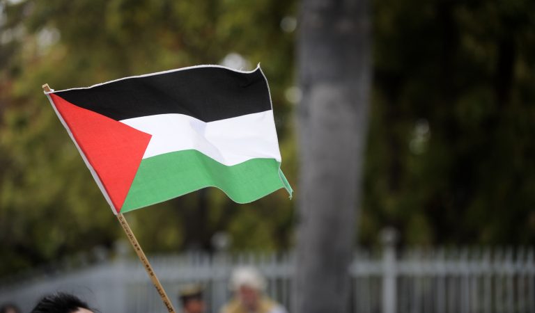 Comunidad Palestina de Chile condena incursiones en Cisjordania y critica silencio del Gobierno