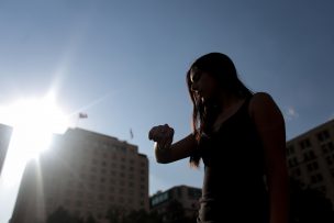 Que el cambio de hora en Chile no te quite el sueño: así puedes regularlo fácil