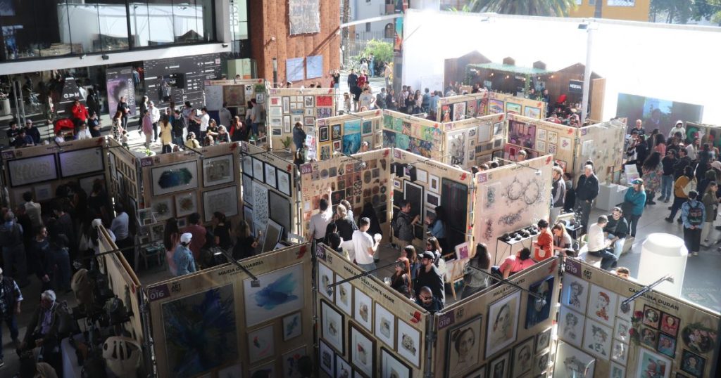 Todo sobre Art Stgo 2025: feria de arte gratuita, zona kids y esculturas en GAM