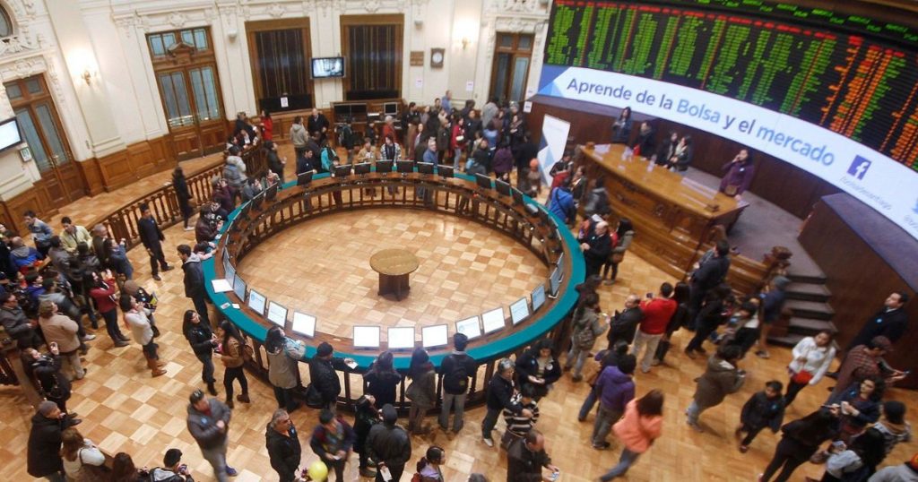 IPSA rompe récord: Bolsa de Santiago supera los 8.800 puntos por primera vez