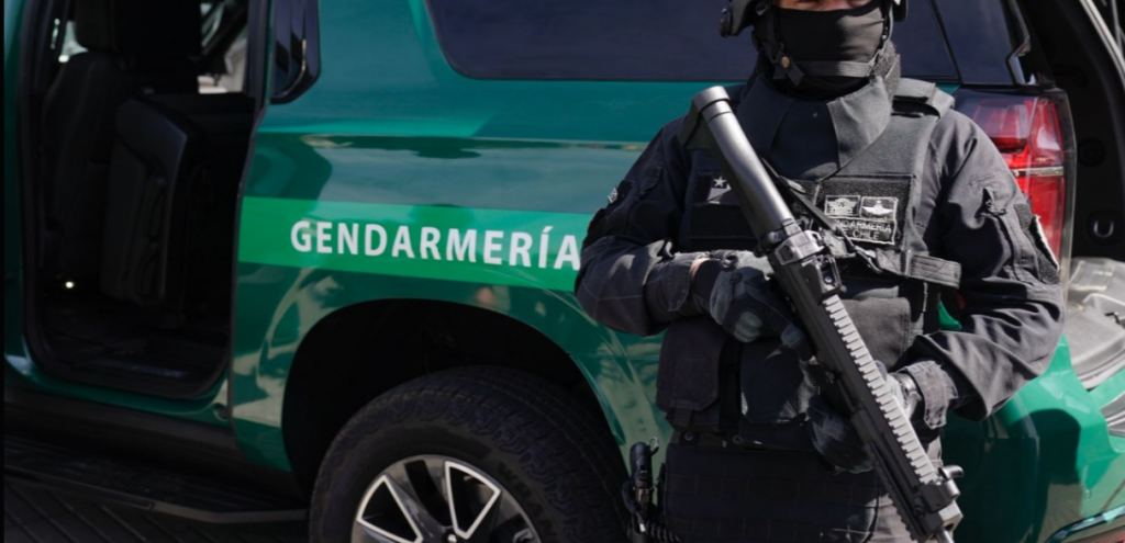 Gendarmería presenta nuevos vehículos para trasladar población penal de alto riesgo