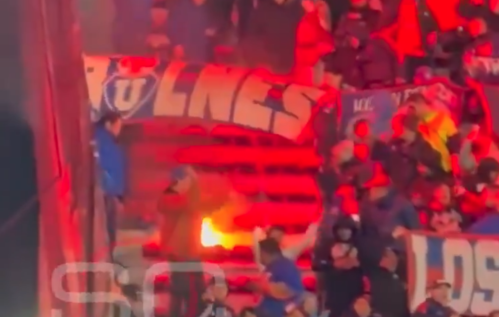 Enfrentamientos entre barras de la U de Chile e Independiente obligan a suspender partido por la Sudamericana