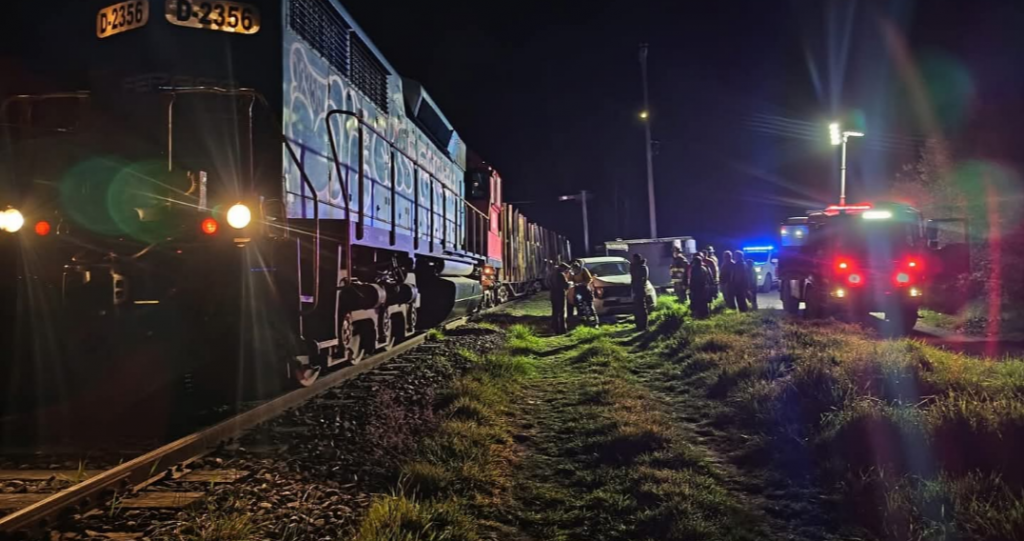Los Lagos: camioneta protagoniza accidente ferroviario al ser arrastrada