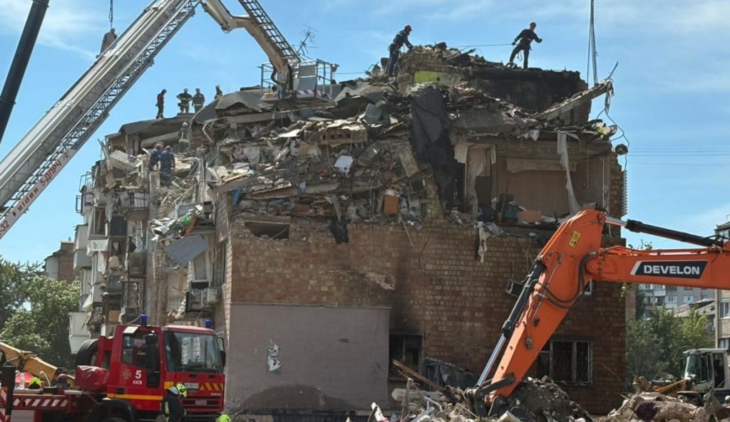 Bombardeo masivo en Kiev deja 14 muertos incluidos 3 menores de edad